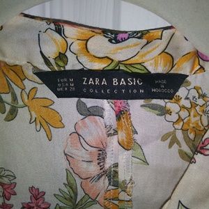 Zara Basic floral blouse size M
